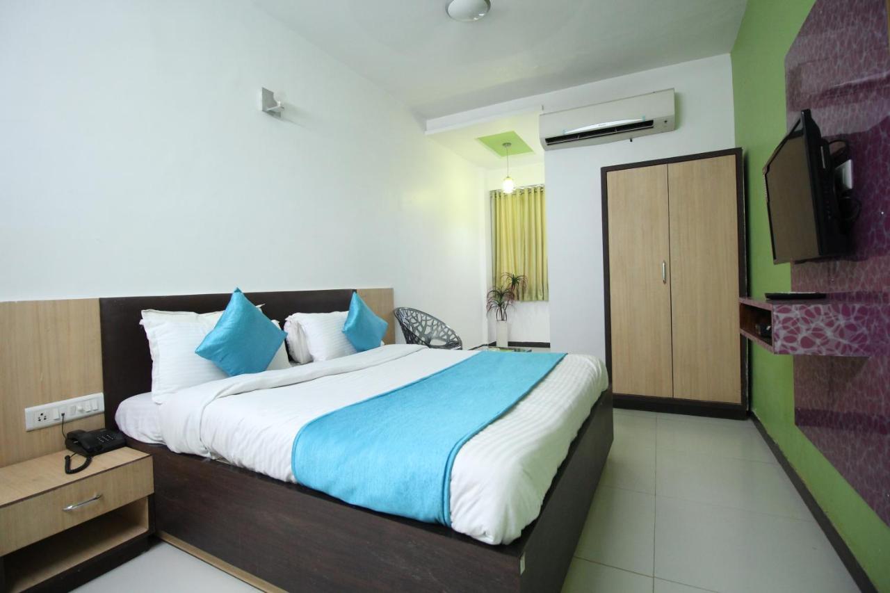 Hotel Hillton Gandhinagar Esterno foto
