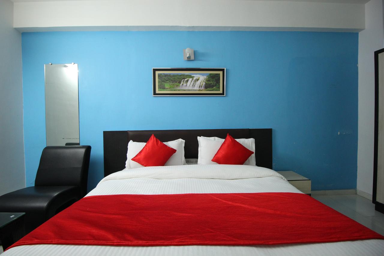 Hotel Hillton Gandhinagar Esterno foto