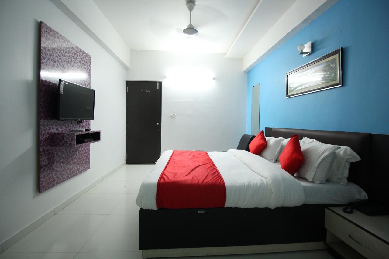Hotel Hillton Gandhinagar Esterno foto
