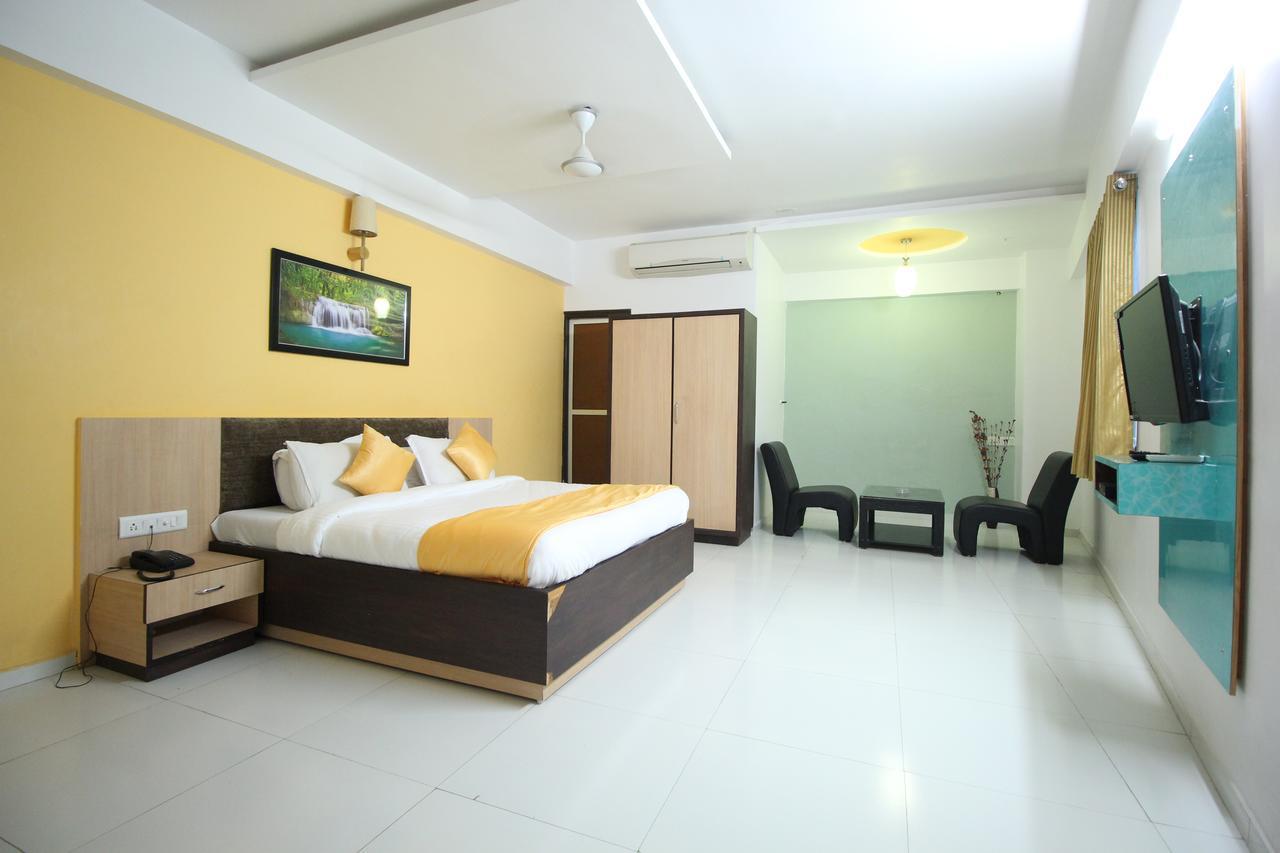 Hotel Hillton Gandhinagar Esterno foto