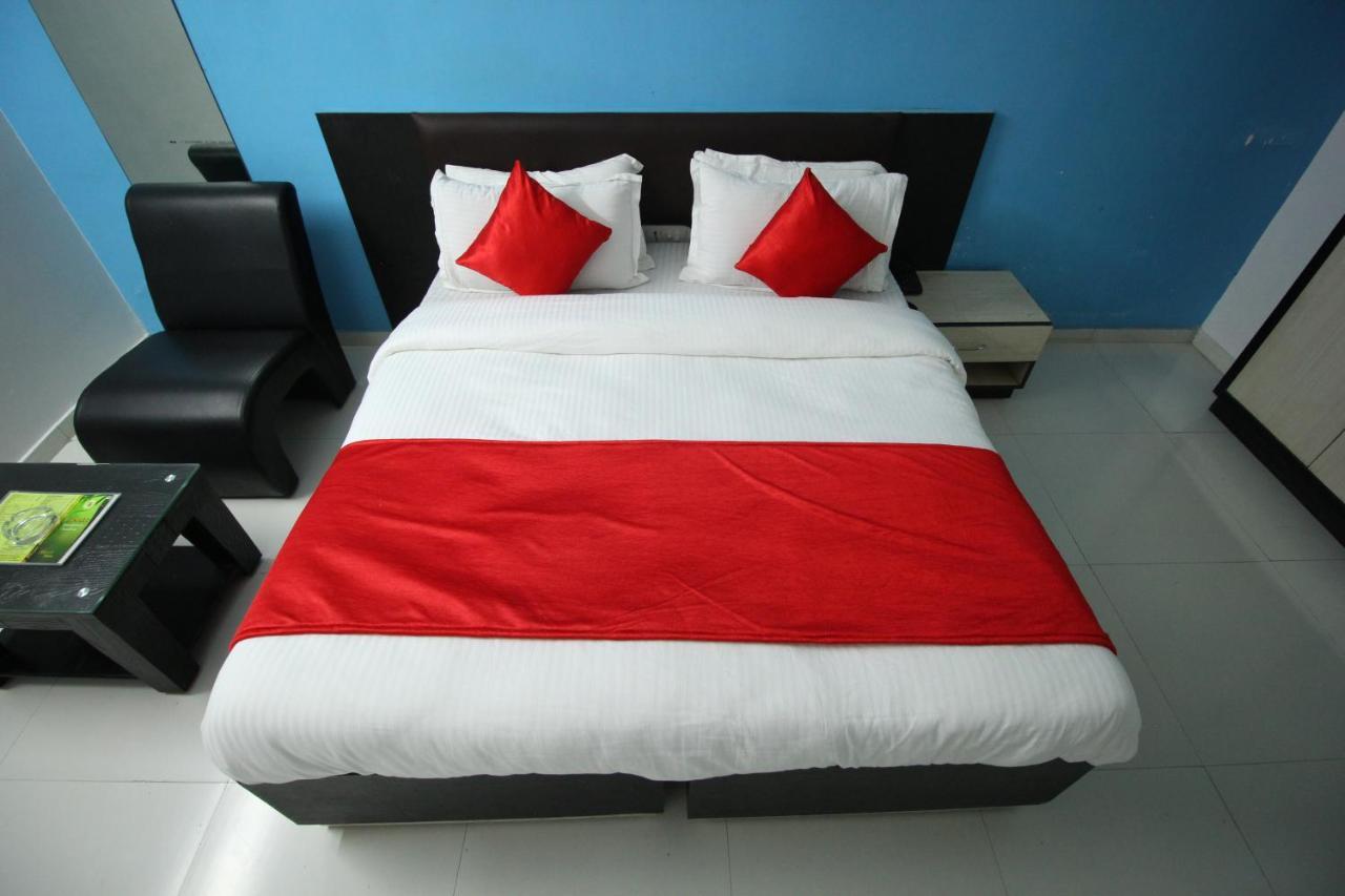 Hotel Hillton Gandhinagar Esterno foto