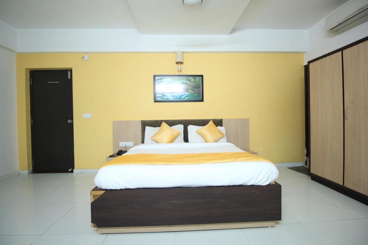 Hotel Hillton Gandhinagar Esterno foto