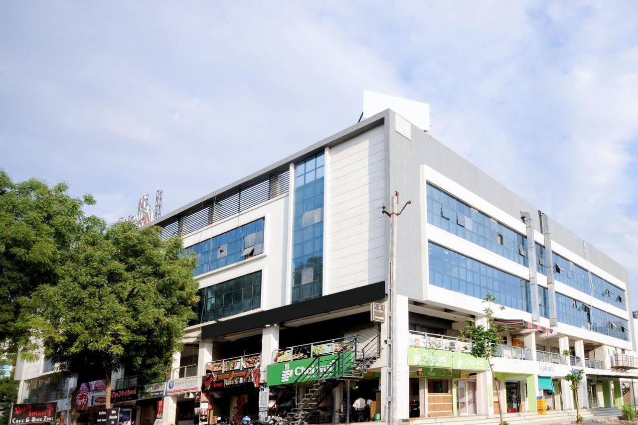 Hotel Hillton Gandhinagar Esterno foto