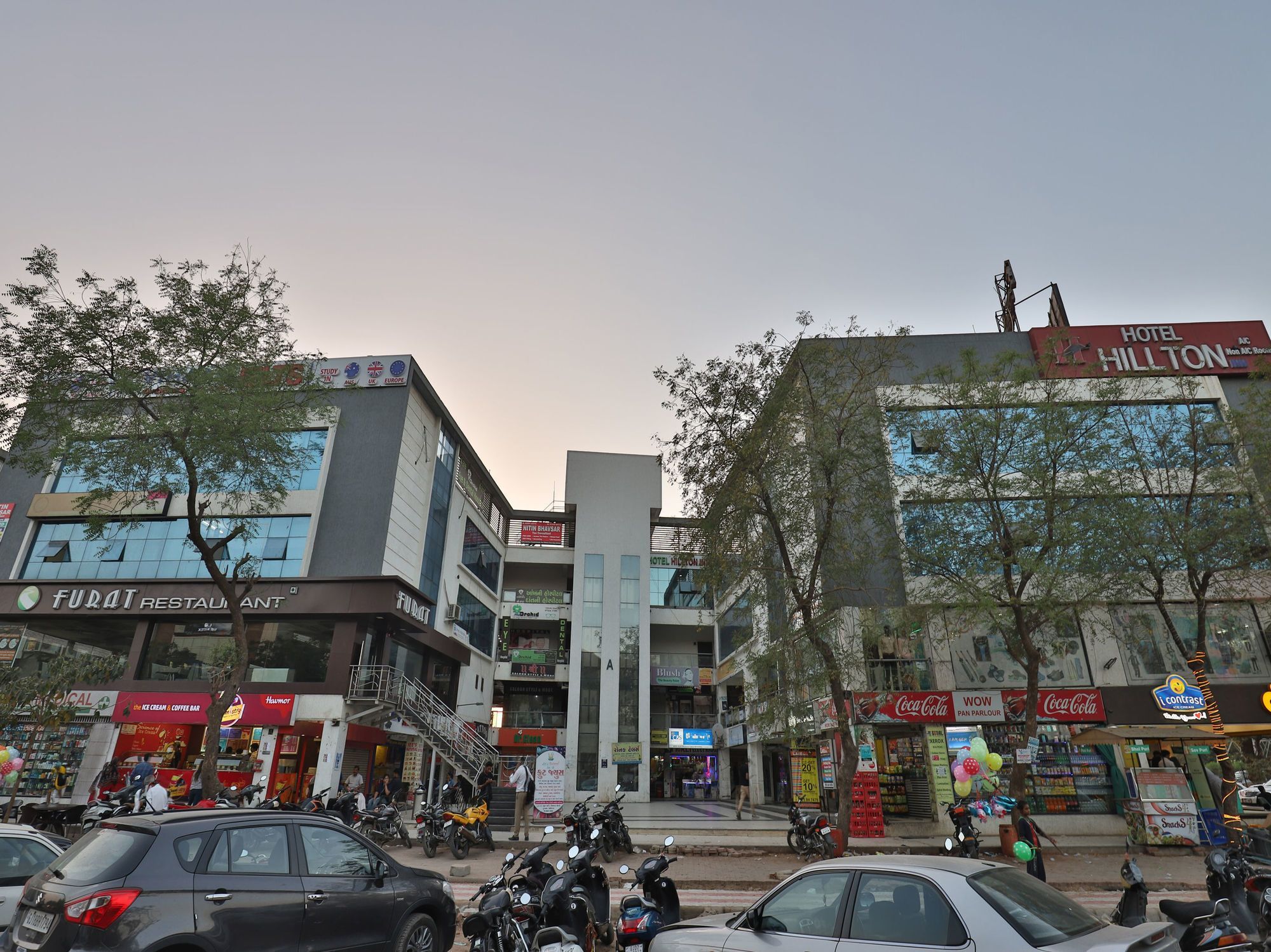 Hotel Hillton Gandhinagar Esterno foto